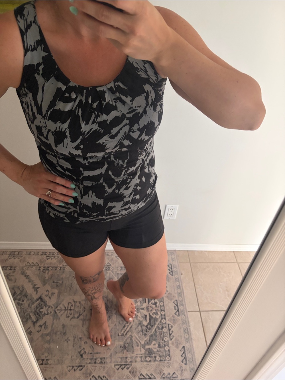 ✨3/$30 Smart Set Black and Gray Sleeveless Top